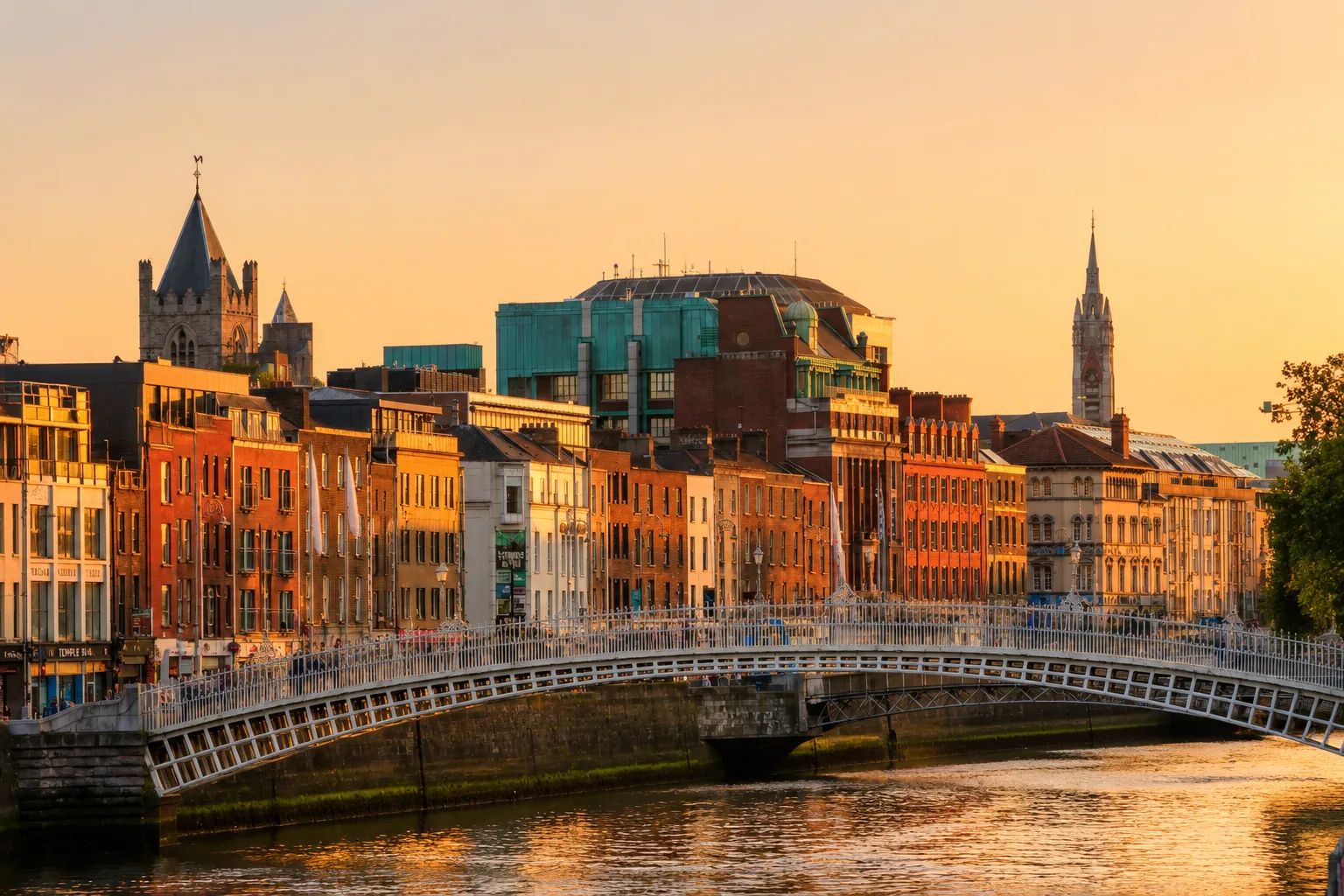 Ha'penny Bridge over the River Liffey, Dublin